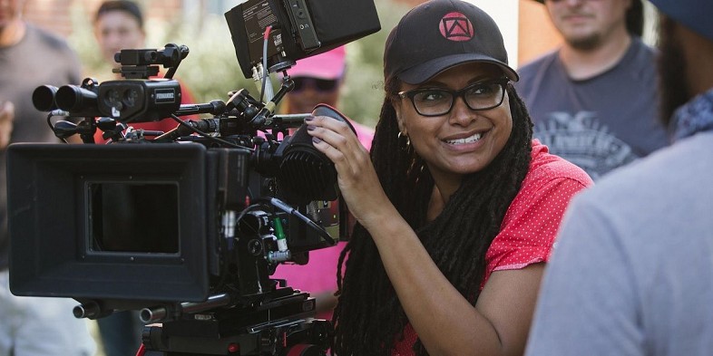 Foto da Ava Duvernay no set de filmagens